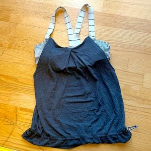 Lululemon size 6. Sports bra and tank.